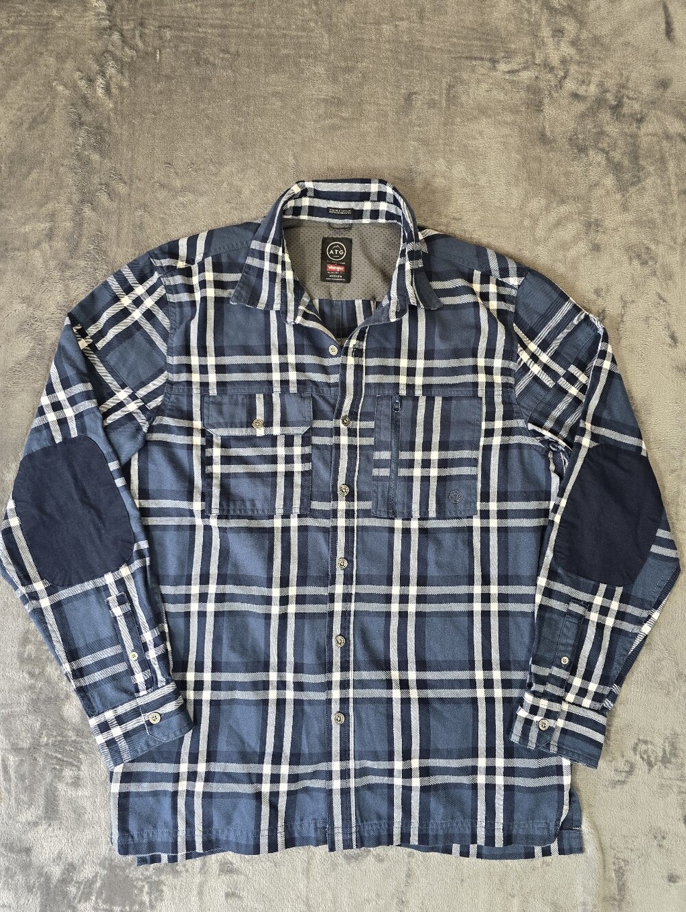 Wrangler All Terrain Gear Blue Plaid Flannel Button Up Size Medium Elbow Patch